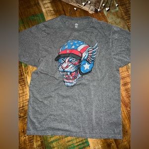 Big cat with helmet graphic t-shirt. Size Large. EUC